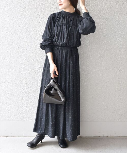 SHIPS（シップス）の「【WEB限定】〈手洗い可能〉シャーリングバックタイワンピース◇（ワンピース・レディース・ライトグレー/スカイブルー/ブラック/オレンジ/ダークブルー・SMALL/MEDIUM）」の15枚目の写真