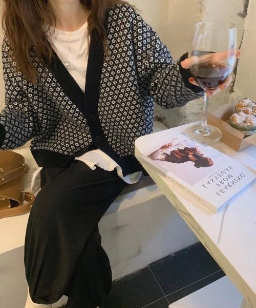 Diosfront（ディオスフロント）の「Vネック配色カーディガン（カーディガン/ボレロ・レディース・ベージュ/ブラック/ブルー・M/L）」の13枚目の写真