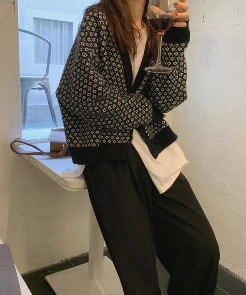 Diosfront（ディオスフロント）の「Vネック配色カーディガン（カーディガン/ボレロ・レディース・ベージュ/ブラック/ブルー・M/L）」の18枚目の写真