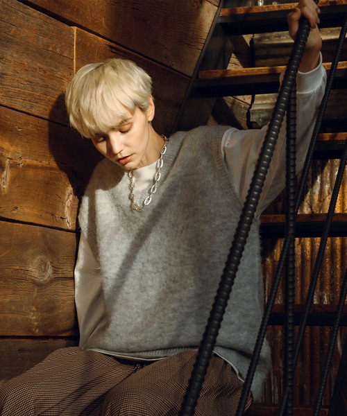 MUHET（ミュエータ）の「【7色展開】アソートニットベスト（ベスト・レディース・ブラック/ダークブラウン/グレー/ブルー/ライトグリーン/アイボリー/ダークグレー・FREE）」の12枚目の写真