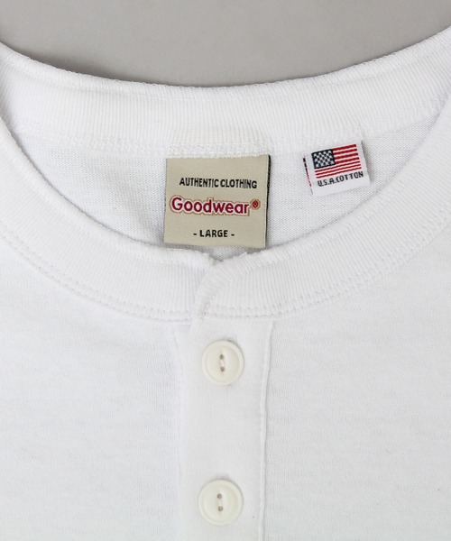 Goodwear（グッドウェア）の「7.6オンス USAコットン 袖リブ ヘンリーネック ロングスリーブ Tシャツ レギュラーシルエット（Tシャツ/カットソー・メンズ・ホワイト/ブラック/グレー/ブラック系その他/ブラウン系その他/ベージュ/カーキ/ブルー/ネイビー/グリーン/スミクロ/ブラウン系その他2・M/L/XL）」の17枚目の写真