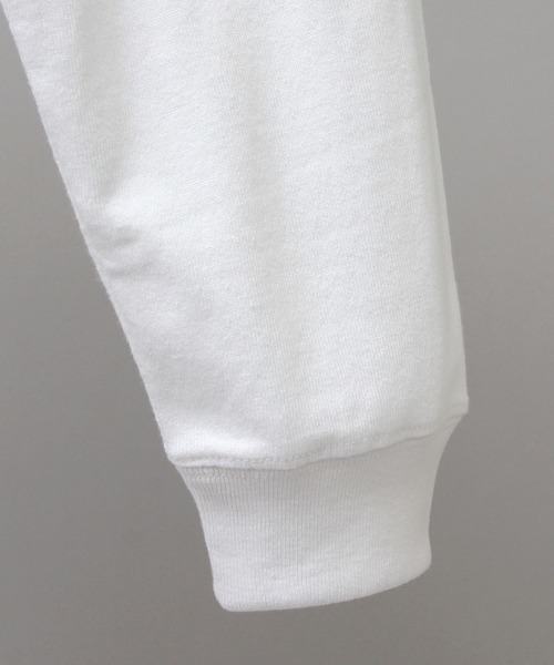 Goodwear（グッドウェア）の「7.6オンス USAコットン 袖リブ ヘンリーネック ロングスリーブ Tシャツ レギュラーシルエット（Tシャツ/カットソー・メンズ・ホワイト/ブラック/グレー/ブラック系その他/ブラウン系その他/ベージュ/カーキ/ブルー/ネイビー/グリーン/スミクロ/ブラウン系その他2・M/L/XL）」の16枚目の写真