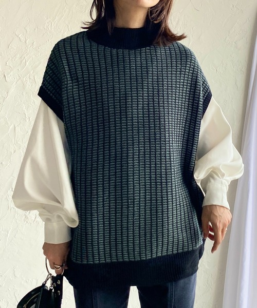 She's Closet(シーズクローゼット)の「オーバーサイズモックネック配色柄編みニットベスト(ベスト・レディース・アイボリー/ベージュ/ダークオレンジ/ダークグリーン・FREE)」の3枚目の写真