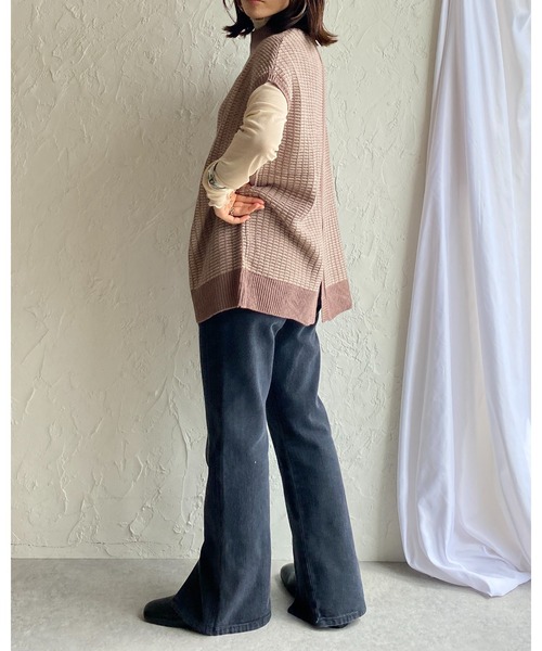 She's Closet(シーズクローゼット)の「オーバーサイズモックネック配色柄編みニットベスト(ベスト・レディース・アイボリー/ベージュ/ダークオレンジ/ダークグリーン・FREE)」の6枚目の写真