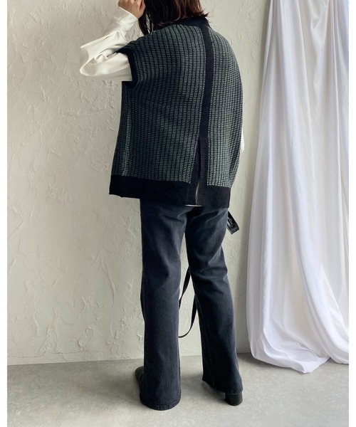 She's Closet(シーズクローゼット)の「オーバーサイズモックネック配色柄編みニットベスト(ベスト・レディース・アイボリー/ベージュ/ダークオレンジ/ダークグリーン・FREE)」の14枚目の写真