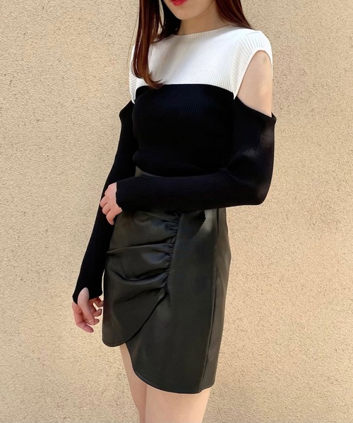 Crea titty&Co. PETIT(クレアティティーアンドコープチ)の「【Crea titty&Co.PETIT】バイカラーオープンショルダートップス(Tシャツ/カットソー・レディース・ブラック・FREE)」の4枚目の写真