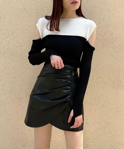 Crea titty&Co. PETIT(クレアティティーアンドコープチ)の「【Crea titty&Co.PETIT】バイカラーオープンショルダートップス(Tシャツ/カットソー・レディース・ブラック・FREE)」の3枚目の写真