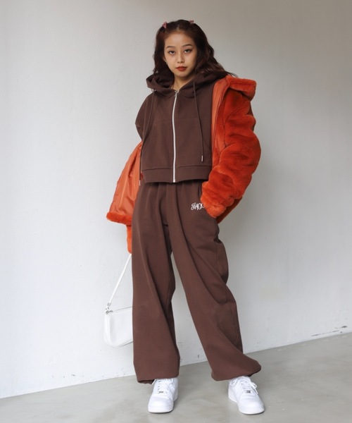 SHAGGIE(シャギー)の「フェイクファーミドル丈ボリュームカラーアウター(ブルゾン・レディース・ブラック/ブラウン/オレンジ/グリーン・FREE)」の5枚目の写真