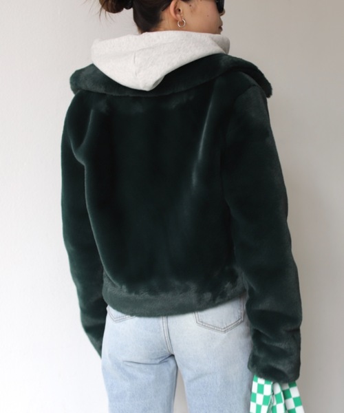 SHAGGIE(シャギー)の「フェイクファーミドル丈ボリュームカラーアウター(ブルゾン・レディース・ブラック/ブラウン/オレンジ/グリーン・FREE)」の10枚目の写真