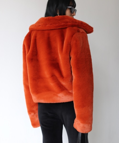 SHAGGIE(シャギー)の「フェイクファーミドル丈ボリュームカラーアウター(ブルゾン・レディース・ブラック/ブラウン/オレンジ/グリーン・FREE)」の7枚目の写真