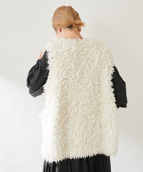 SHENERY(シーナリー)の「ループヤーンニットベスト(ニット/セーター・レディース・オフホワイト/ブラック・FREE)」の11枚目の写真