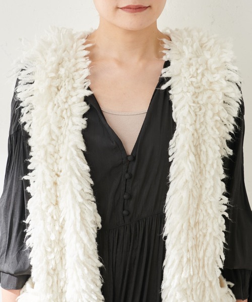SHENERY(シーナリー)の「ループヤーンニットベスト(ニット/セーター・レディース・オフホワイト/ブラック・FREE)」の21枚目の写真