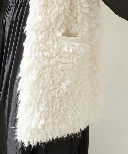 SHENERY(シーナリー)の「ループヤーンニットベスト(ニット/セーター・レディース・オフホワイト/ブラック・FREE)」の18枚目の写真
