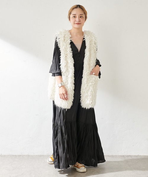 SHENERY(シーナリー)の「ループヤーンニットベスト(ニット/セーター・レディース・オフホワイト/ブラック・FREE)」の3枚目の写真