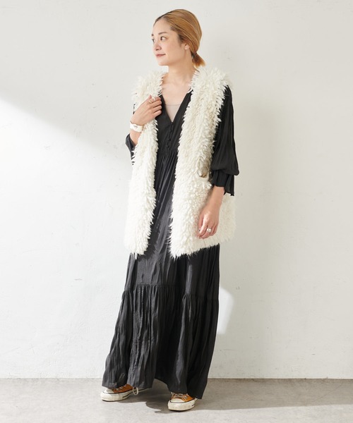 SHENERY(シーナリー)の「ループヤーンニットベスト(ニット/セーター・レディース・オフホワイト/ブラック・FREE)」の8枚目の写真