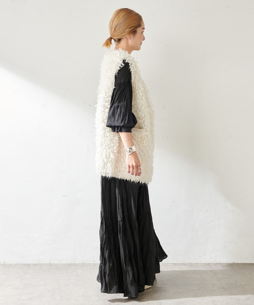 SHENERY(シーナリー)の「ループヤーンニットベスト(ニット/セーター・レディース・オフホワイト/ブラック・FREE)」の4枚目の写真