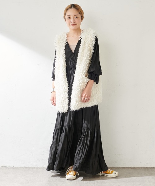 SHENERY(シーナリー)の「ループヤーンニットベスト(ニット/セーター・レディース・オフホワイト/ブラック・FREE)」の15枚目の写真