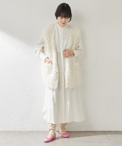 SHENERY(シーナリー)の「ループヤーンニットベスト(ニット/セーター・レディース・オフホワイト/ブラック・FREE)」の20枚目の写真