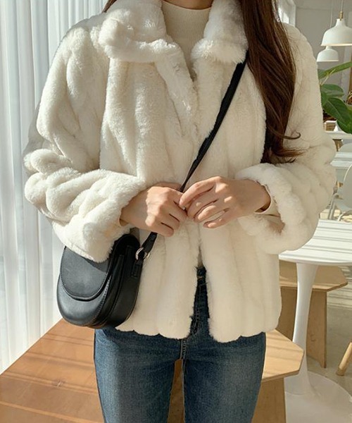 FRP（エフアールピー）の「YUGA フェイクファー　ショートジャケットコート（ブルゾン・レディース・ベージュ/ブラック/ホワイト・FREE）」の5枚目の写真