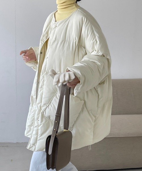 emi+（エミプラス）の「ボリュームスリーブキルティングノーカラー中綿ジャケット（ダウンジャケット/コート・レディース・ブラック/ベージュ/モカ/チャコールグレー/ブラウン/アイボリー/カーキ/ホワイト・FREE/M/L）」の3枚目の写真