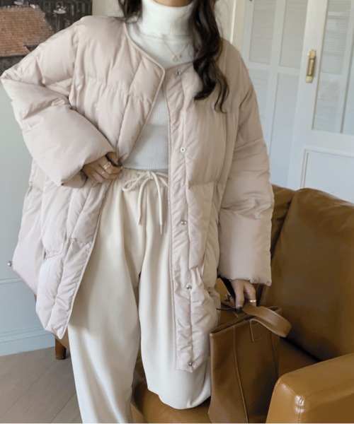 emi+（エミプラス）の「ボリュームスリーブキルティングノーカラー中綿ジャケット（ダウンジャケット/コート・レディース・ブラック/ベージュ/モカ/チャコールグレー/ブラウン/アイボリー/カーキ/ホワイト・FREE/M/L）」の14枚目の写真