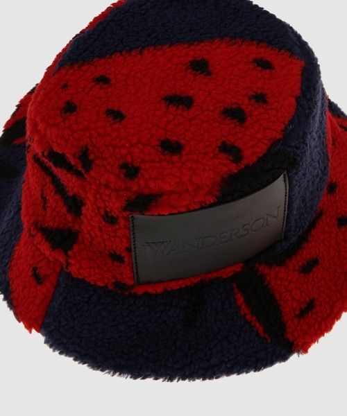 JW Anderson(ジェイダブリューアンダーソン)の「ASYMMETRIC BUCKET HAT(ハット・レディース・ベージュ系その他/レッド系その他・58/60/56)」の6枚目の写真