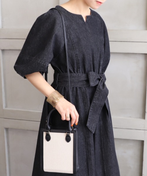 moment+(モーメントプラス)の「ライトオンスデニム&T/Cツイル ランタンスリーブキーネックマキシワンピース(ワンピース・レディース・ブラック/サックスブルー/インディゴブルー/グレイッシュベージュ・M)」の2枚目の写真