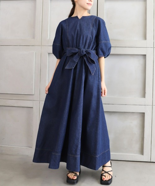 moment+(モーメントプラス)の「ライトオンスデニム&T/Cツイル ランタンスリーブキーネックマキシワンピース(ワンピース・レディース・ブラック/サックスブルー/インディゴブルー/グレイッシュベージュ・M)」の18枚目の写真