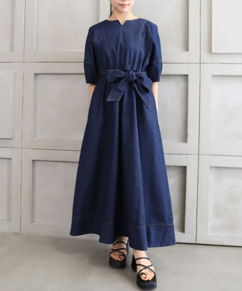 moment+(モーメントプラス)の「ライトオンスデニム&T/Cツイル ランタンスリーブキーネックマキシワンピース(ワンピース・レディース・ブラック/サックスブルー/インディゴブルー/グレイッシュベージュ・M)」の21枚目の写真