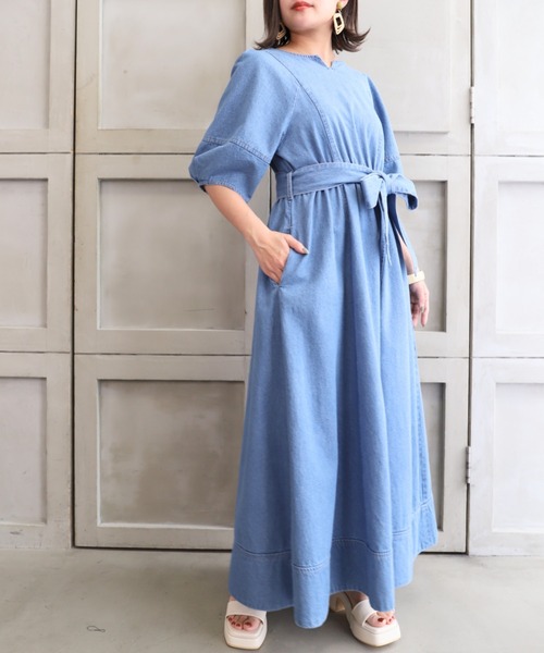 moment+(モーメントプラス)の「ライトオンスデニム&T/Cツイル ランタンスリーブキーネックマキシワンピース(ワンピース・レディース・ブラック/サックスブルー/インディゴブルー/グレイッシュベージュ・M)」の15枚目の写真