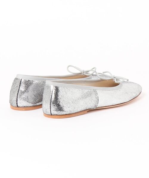 A.P.C.（アーペーセー）の「BALLERINES LEAH　22P（バレエシューズ・レディース・シルバー・38/37/36/35/39）」の2枚目の写真