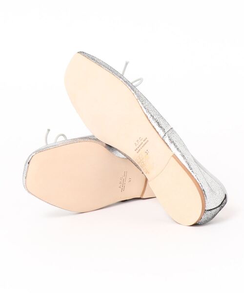 A.P.C.（アーペーセー）の「BALLERINES LEAH　22P（バレエシューズ・レディース・シルバー・38/37/36/35/39）」の3枚目の写真