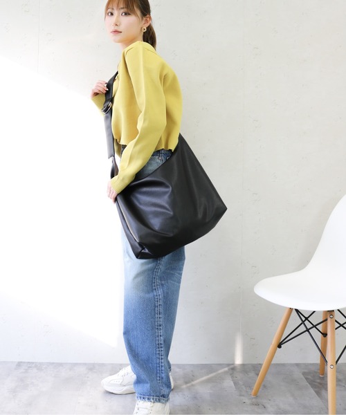 Per sist ence(パーシエンス)の「Per sist ence/パーシエンス ソフトフェイクレザーラウンドショルダーバッグ(ショルダーバッグ・レディース・ブラック/ベージュ/グレー・FREE)」の6枚目の写真