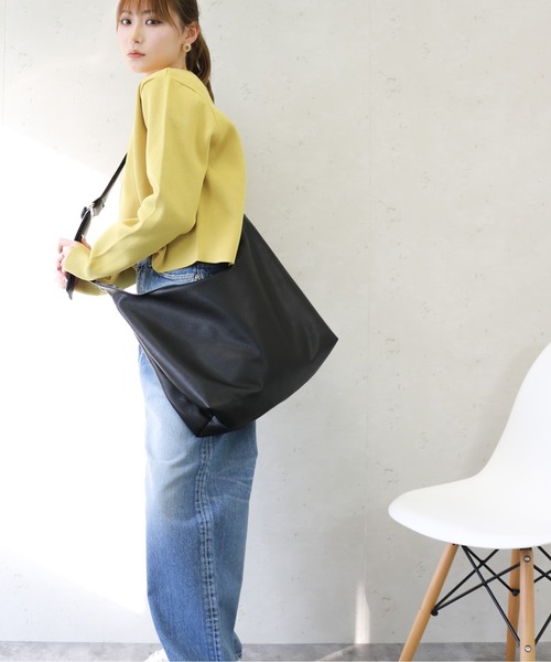 Per sist ence(パーシエンス)の「Per sist ence/パーシエンス ソフトフェイクレザーラウンドショルダーバッグ(ショルダーバッグ・レディース・ブラック/ベージュ/グレー・FREE)」の7枚目の写真