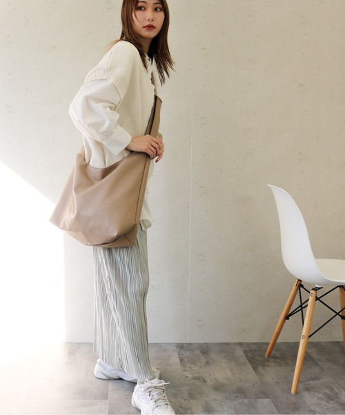 Per sist ence(パーシエンス)の「Per sist ence/パーシエンス ソフトフェイクレザーラウンドショルダーバッグ(ショルダーバッグ・レディース・ブラック/ベージュ/グレー・FREE)」の20枚目の写真
