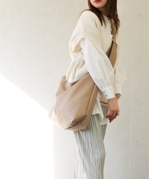 Per sist ence(パーシエンス)の「Per sist ence/パーシエンス ソフトフェイクレザーラウンドショルダーバッグ(ショルダーバッグ・レディース・ブラック/ベージュ/グレー・FREE)」の22枚目の写真