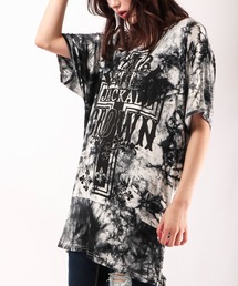 BLACK JACKALL CROWN（ブラックジャッカルクラウン）の「BLACK JACKALL CROWN タイダイ ムラ染めレーヨン天竺 ロゴPT×フェザーメッシュ刺繍×サイドスピンドル ドルマンTシャツ（Tシャツ/カットソー）」