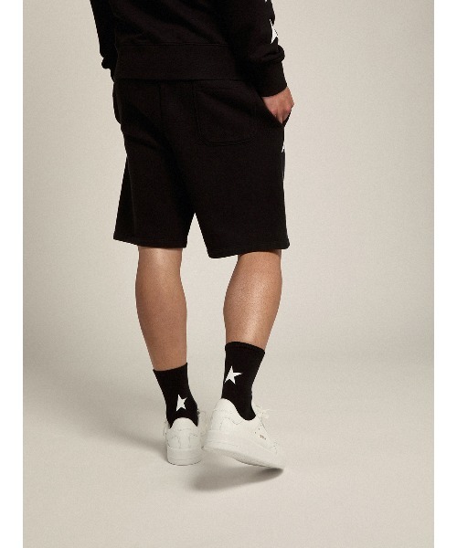 GOLDEN GOOSE（ゴールデングース）の「GOLDEN GOOSE Star Collection / SWEAT SHORTS WIDE LEG / MULTI STAR（スウェットパンツ・メンズ・ホワイト系その他/ブラック系その他・SMALL/MEDIUM/LARGE）」の7枚目の写真