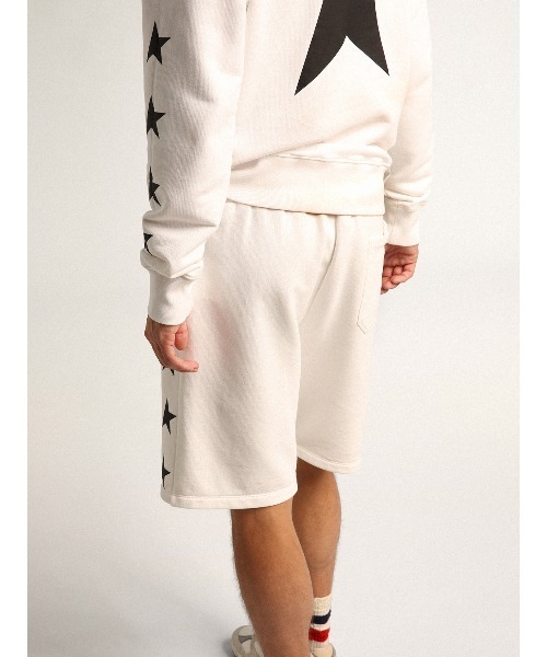 GOLDEN GOOSE（ゴールデングース）の「GOLDEN GOOSE Star Collection / SWEAT SHORTS WIDE LEG / MULTI STAR（スウェットパンツ・メンズ・ホワイト系その他/ブラック系その他・SMALL/MEDIUM/LARGE）」の12枚目の写真