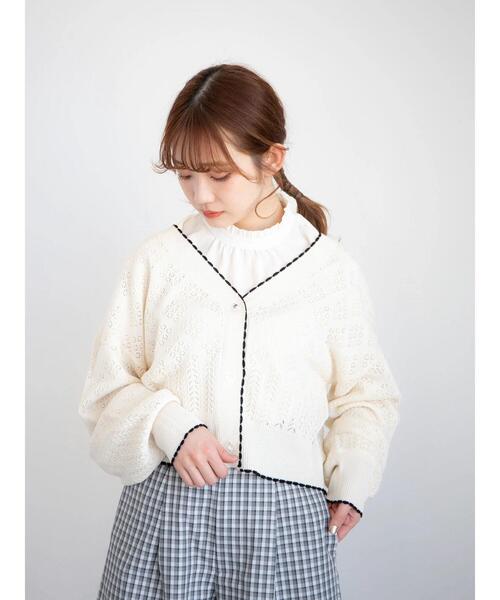 earth music&ecology(アースミュージックアンドエコロジー)の「配色透かしカーディガン(カーディガン/ボレロ・レディース・ブラック/オフホワイト・FREE)」の11枚目の写真
