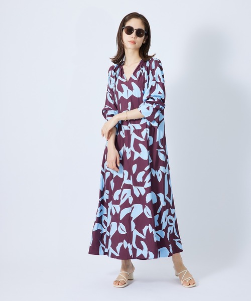 ROPE'（ロペ）の「アブストラクトプリントサックワンピース/サッシュベルト付き（ワンピース・レディース・ワイン/オレンジ・36/38）」の5枚目の写真