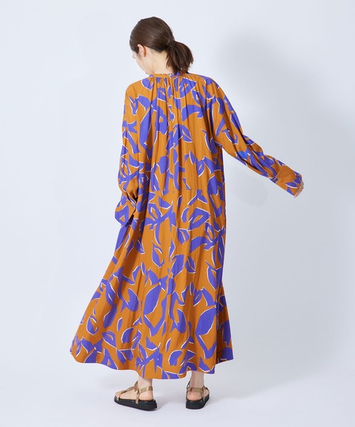 ROPE'（ロペ）の「アブストラクトプリントサックワンピース/サッシュベルト付き（ワンピース・レディース・ワイン/オレンジ・36/38）」の9枚目の写真