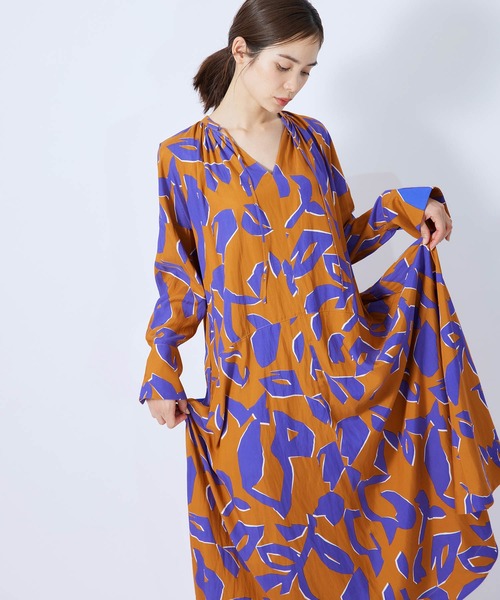 ROPE'（ロペ）の「アブストラクトプリントサックワンピース/サッシュベルト付き（ワンピース・レディース・ワイン/オレンジ・36/38）」の10枚目の写真