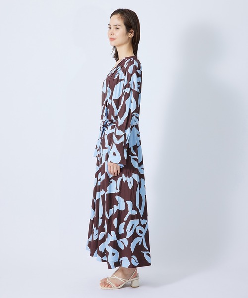 ROPE'（ロペ）の「アブストラクトプリントサックワンピース/サッシュベルト付き（ワンピース・レディース・ワイン/オレンジ・36/38）」の12枚目の写真