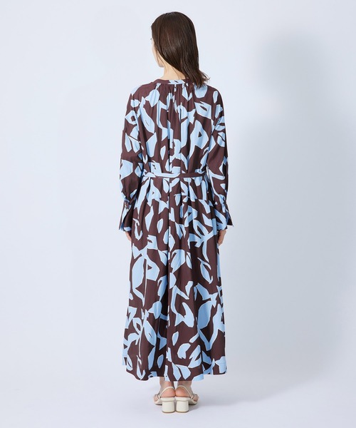 ROPE'（ロペ）の「アブストラクトプリントサックワンピース/サッシュベルト付き（ワンピース・レディース・ワイン/オレンジ・36/38）」の13枚目の写真