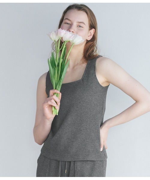 PEACH JOHN（ピーチジョン）の「【柔らかワッフル素材のパッド付きタンクトップ】ワンマイルワッフルパデットタンク（タンクトップ・レディース・ブラウン/グレー/アイボリー・S/M/M/L）」の21枚目の写真