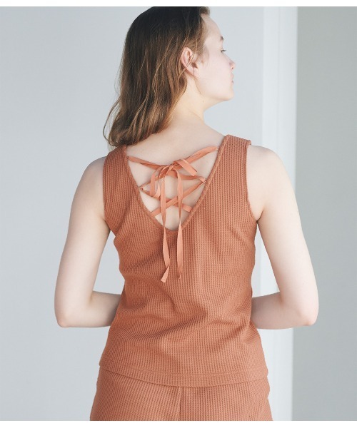 PEACH JOHN（ピーチジョン）の「【柔らかワッフル素材のパッド付きタンクトップ】ワンマイルワッフルパデットタンク（タンクトップ・レディース・ブラウン/グレー/アイボリー・S/M/M/L）」の17枚目の写真