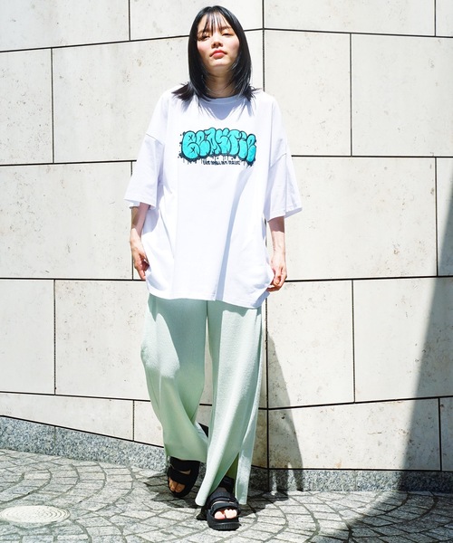 UNIIT(ユニット)の「【UNIIT/ユニット】グラフティロゴ アップリケロゴ ビッグシルエットTシャツ(Tシャツ/カットソー・メンズ・ホワイト/ブラック/パープル/グリーン・MEDIUM/LARGE)」の12枚目の写真