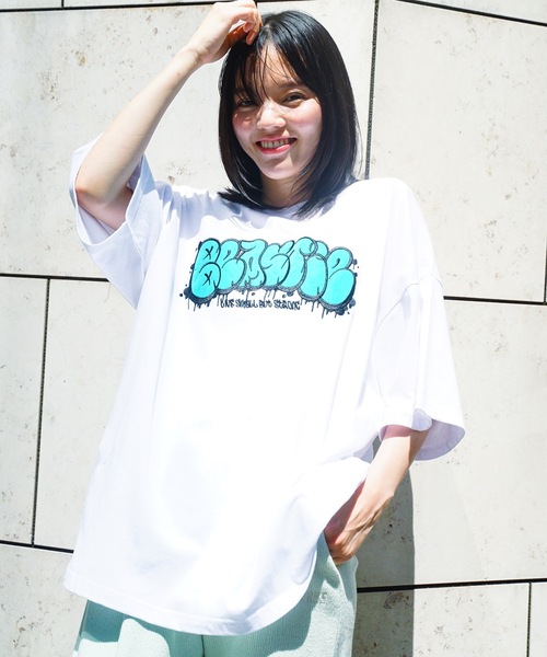 UNIIT(ユニット)の「【UNIIT/ユニット】グラフティロゴ アップリケロゴ ビッグシルエットTシャツ(Tシャツ/カットソー・メンズ・ホワイト/ブラック/パープル/グリーン・MEDIUM/LARGE)」の14枚目の写真