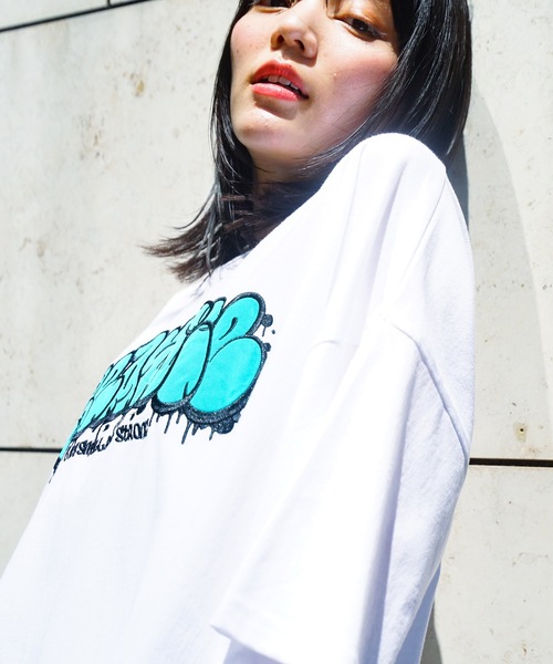 UNIIT(ユニット)の「【UNIIT/ユニット】グラフティロゴ アップリケロゴ ビッグシルエットTシャツ(Tシャツ/カットソー・メンズ・ホワイト/ブラック/パープル/グリーン・MEDIUM/LARGE)」の16枚目の写真